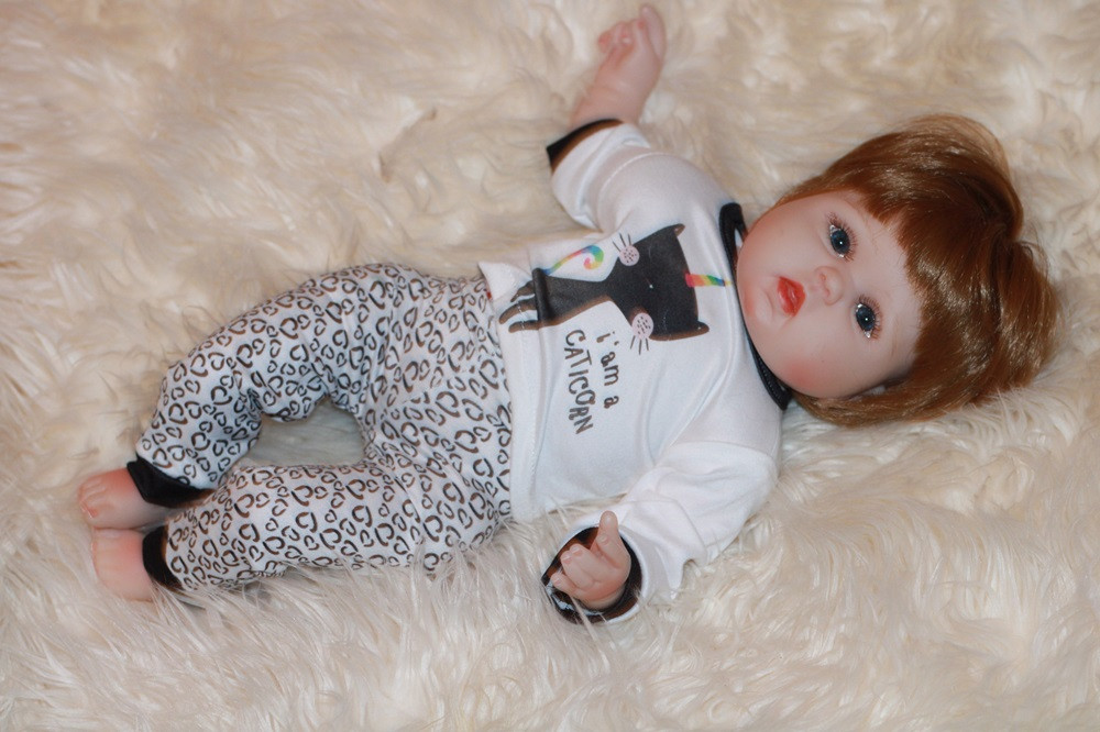 Realistická bábika 225