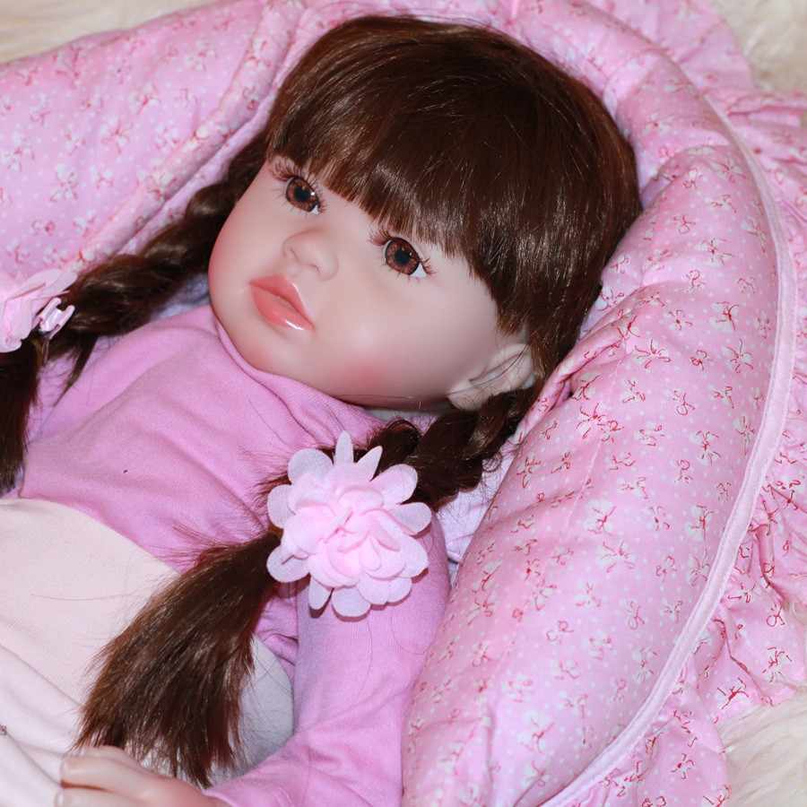   Realistická bábika 900