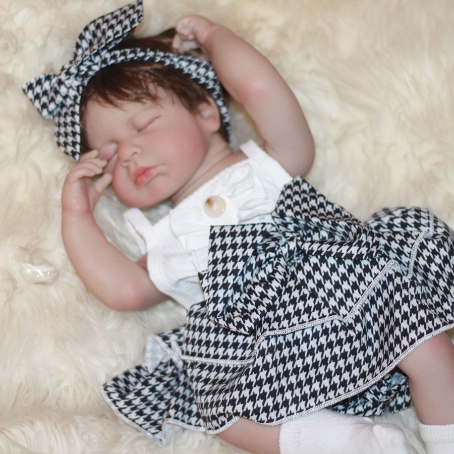  Nikola 2  v šatkách