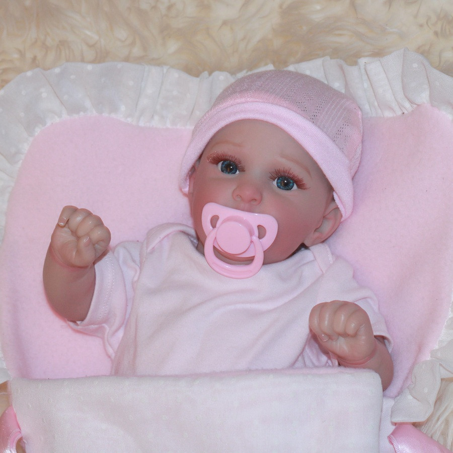 Realistická bábika Livia