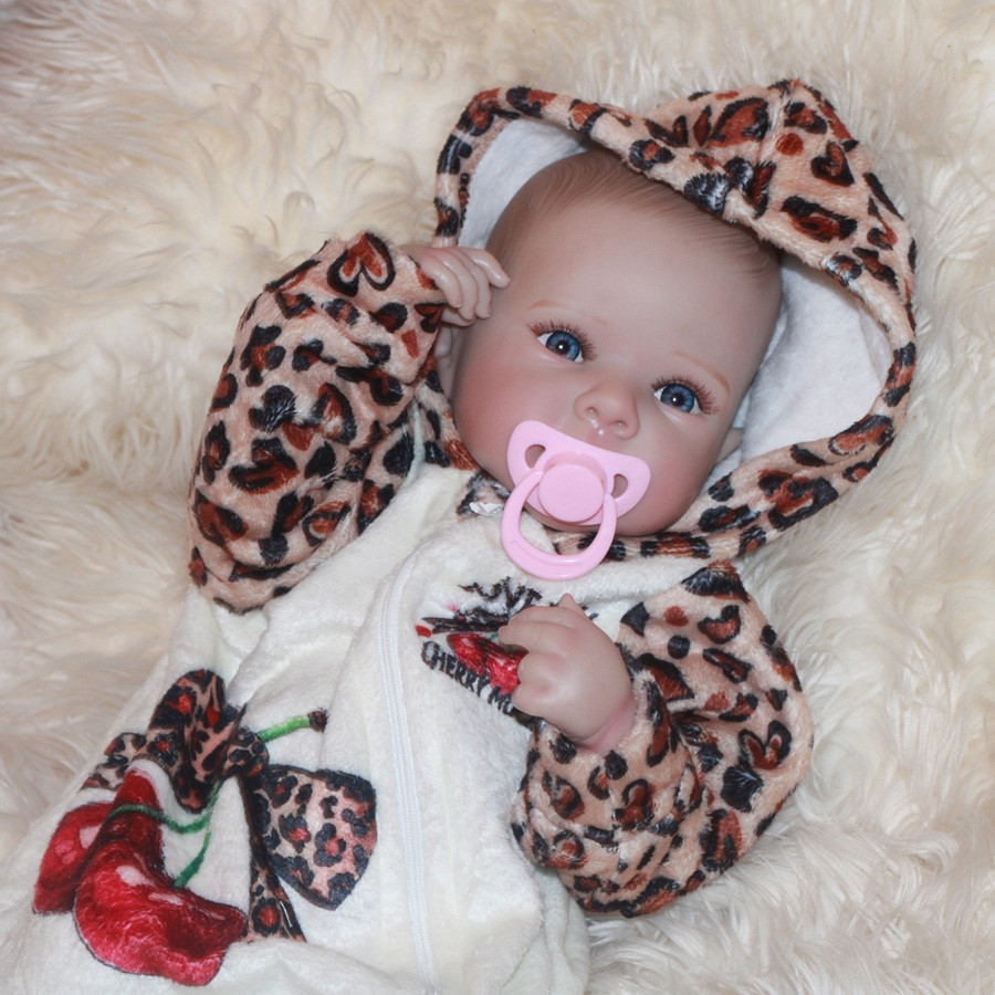 Lenka realistická bábika 