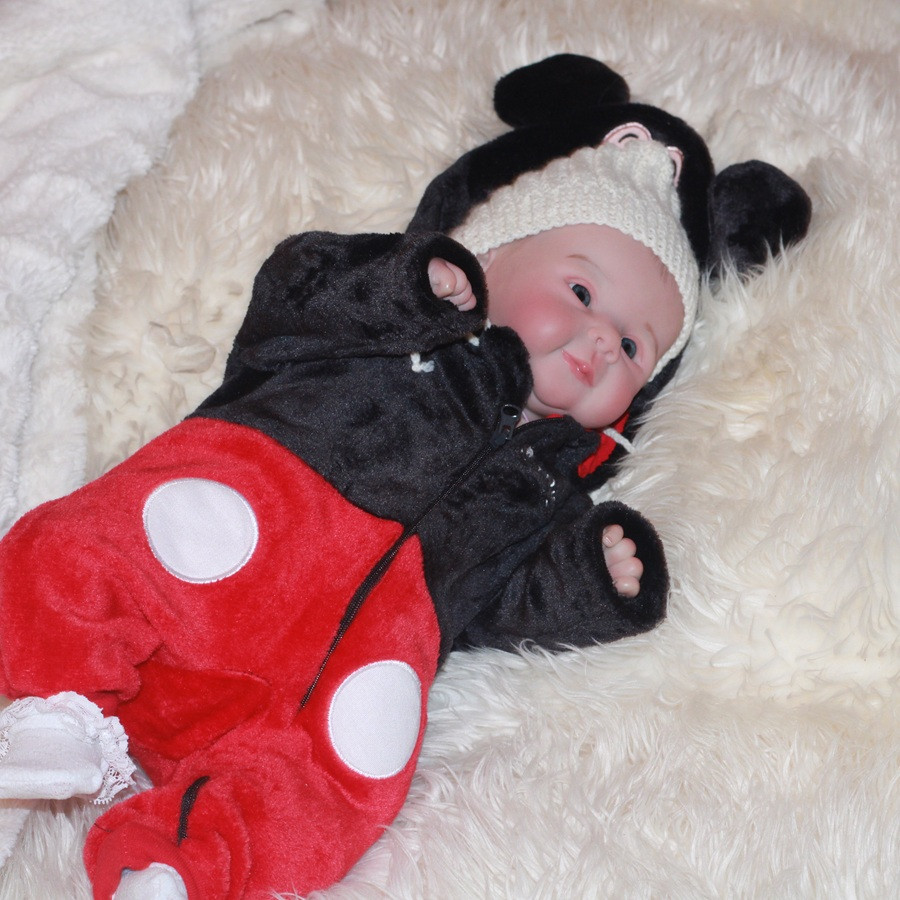   Realistická bábika Miška