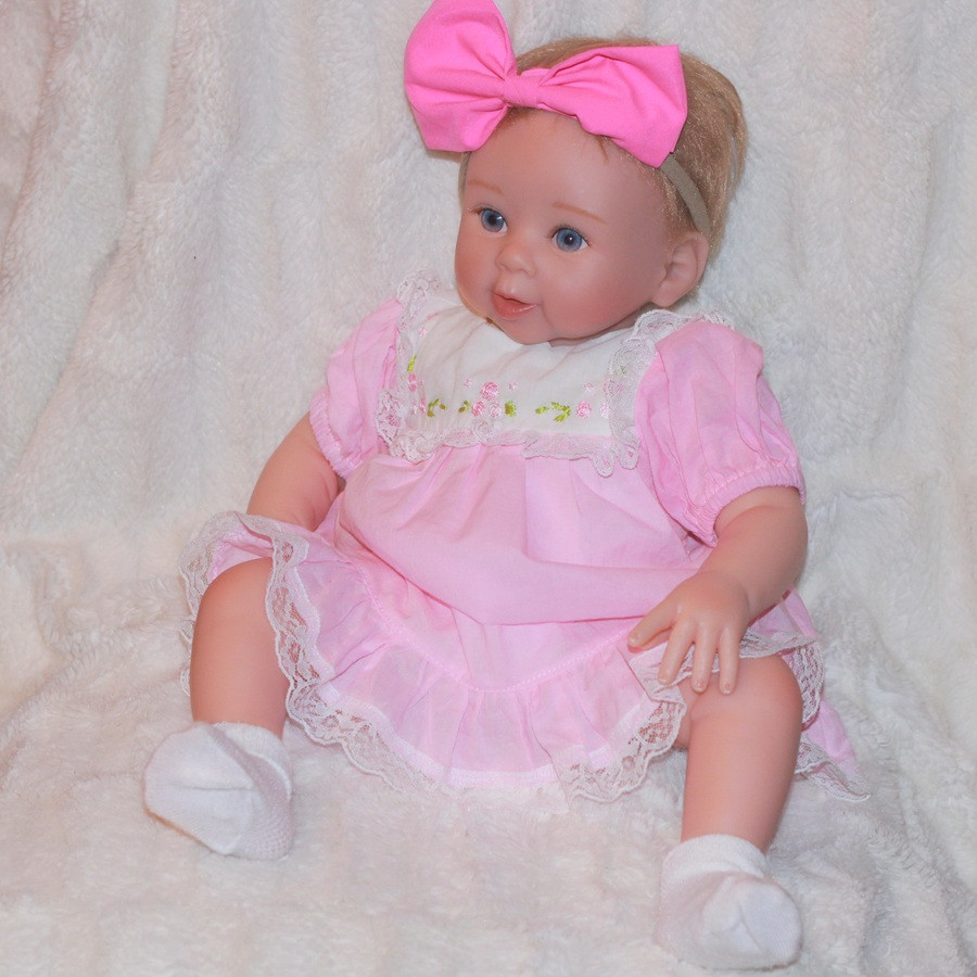 Andrea v rôzných šatkách